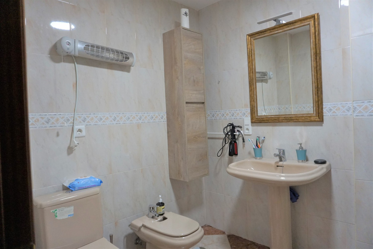 Se vende Apartamento Planta Media de 4 dormitorios en Costa Del Sol East, Málaga, España