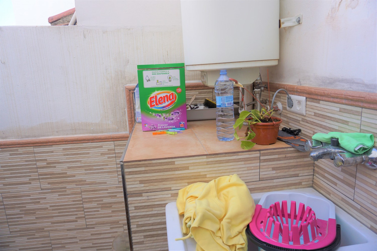 Se vende Apartamento Planta Media de 4 dormitorios en Costa Del Sol East, Málaga, España