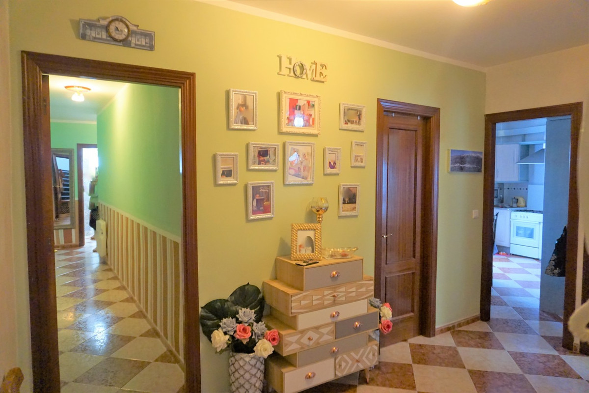 Se vende Apartamento Planta Media de 4 dormitorios en Costa Del Sol East, Málaga, España