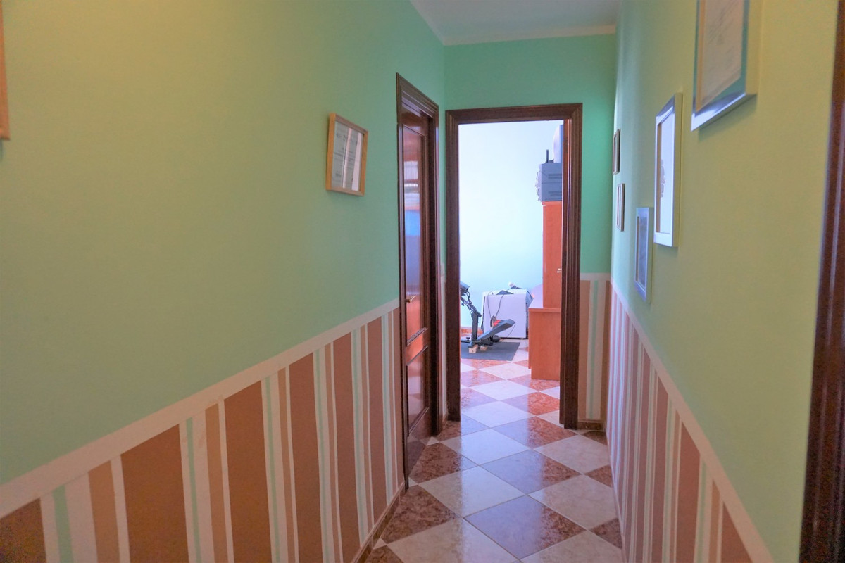 Se vende Apartamento Planta Media de 4 dormitorios en Costa Del Sol East, Málaga, España
