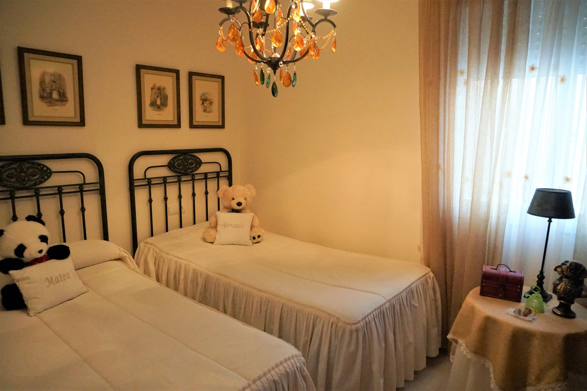 Se vende Villa - Chalet de 5 dormitorios en Costa Del Sol East, Málaga, España