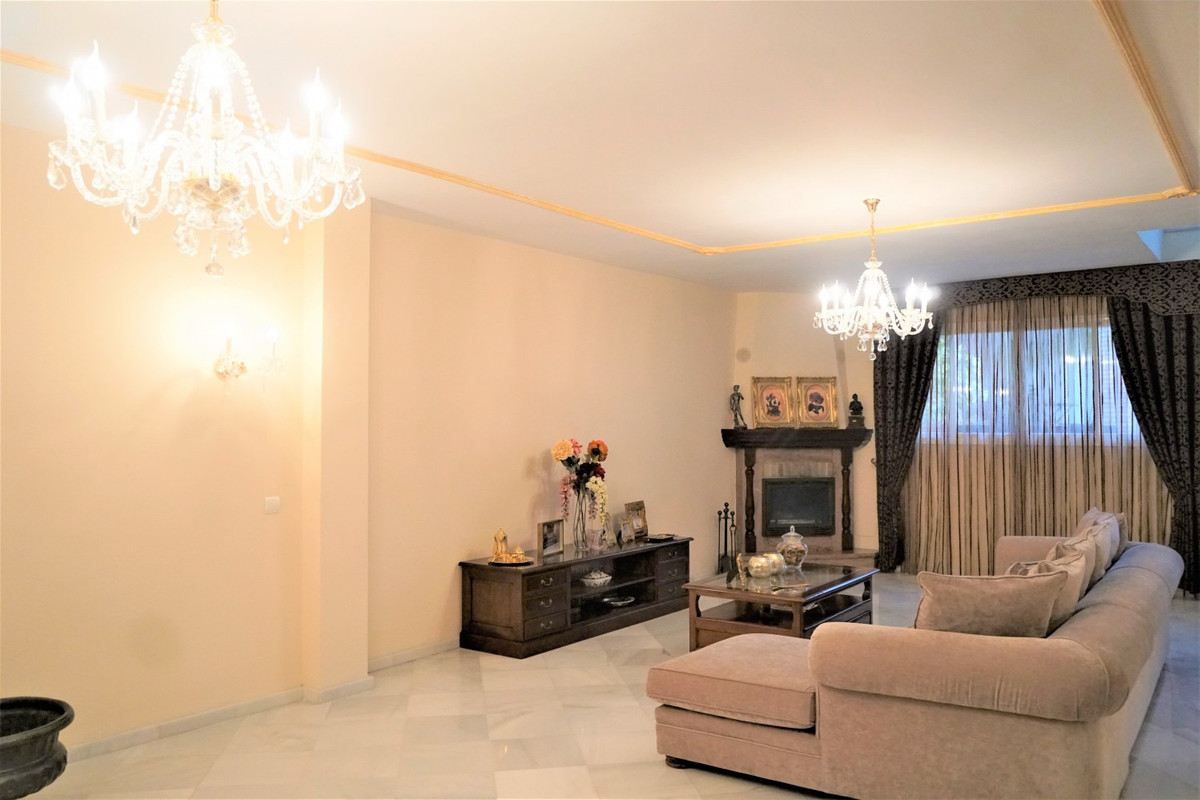 Se vende Villa - Chalet de 5 dormitorios en Costa Del Sol East, Málaga, España