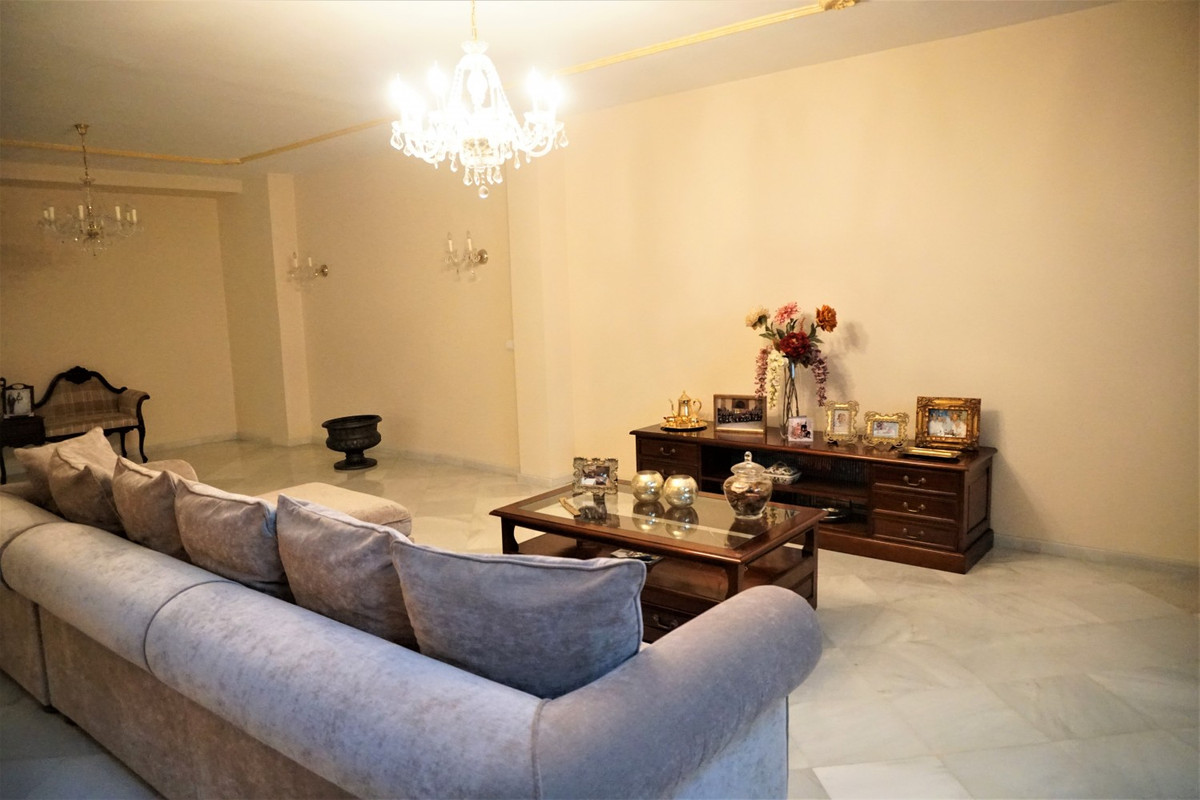 Se vende Villa - Chalet de 5 dormitorios en Costa Del Sol East, Málaga, España