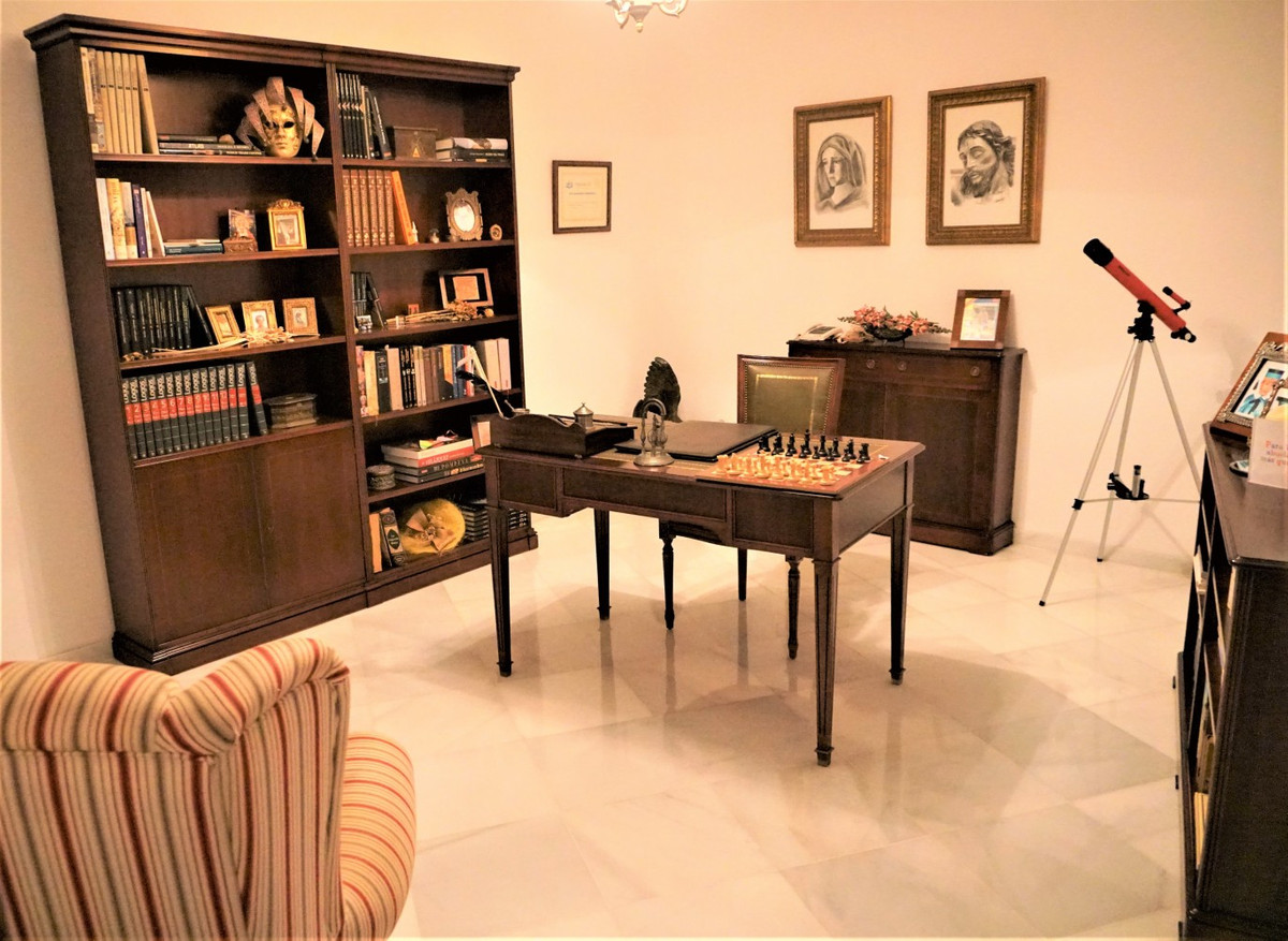 Se vende Villa - Chalet de 5 dormitorios en Costa Del Sol East, Málaga, España