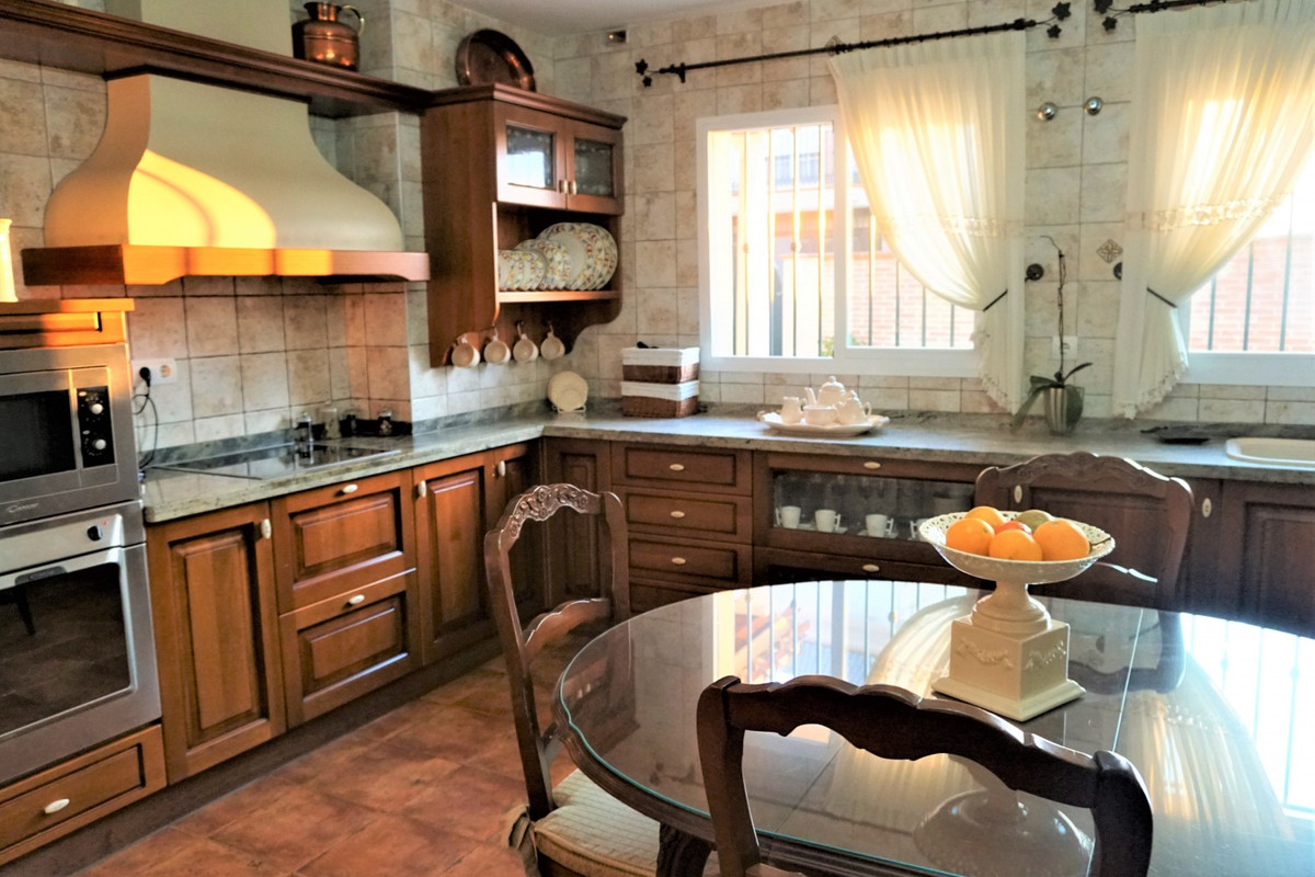 Se vende Villa - Chalet de 5 dormitorios en Costa Del Sol East, Málaga, España