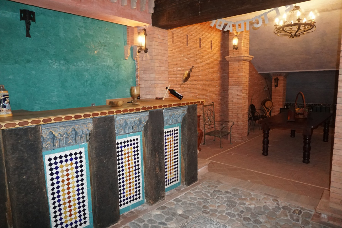 Se vende Villa - Chalet de 5 dormitorios en Costa Del Sol East, Málaga, España
