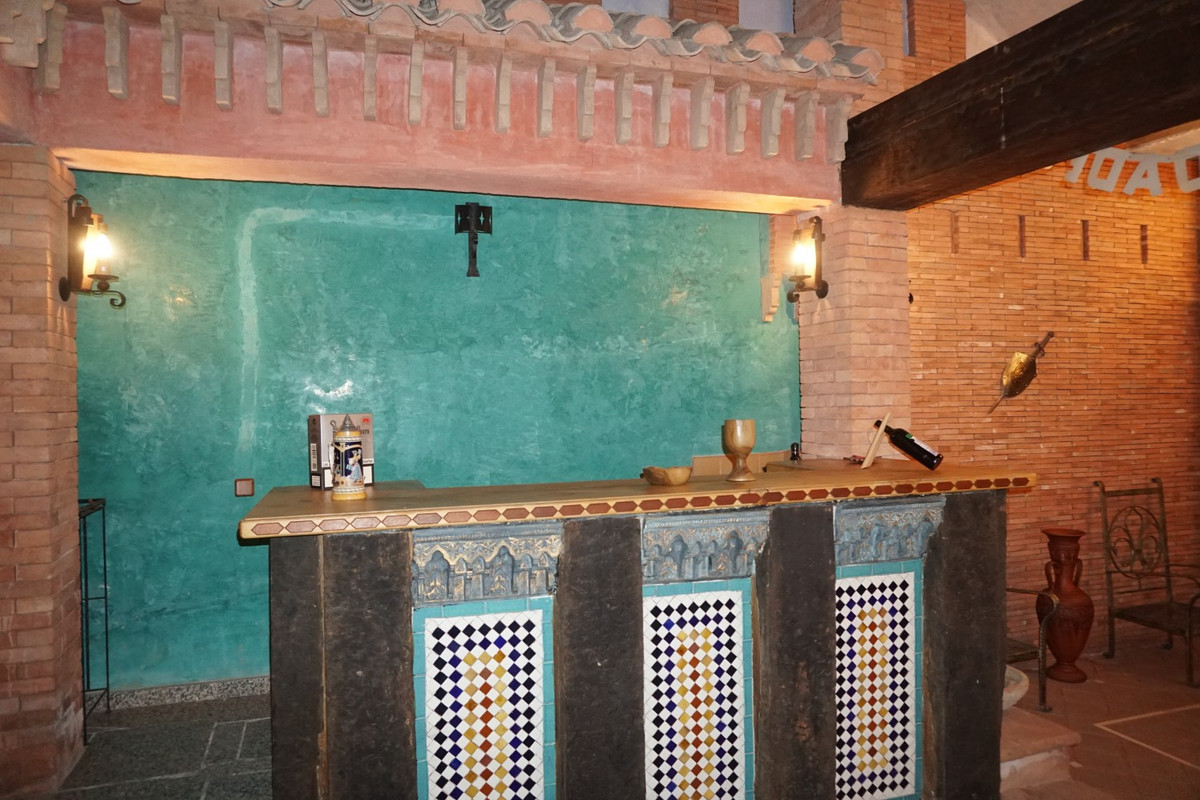 Se vende Villa - Chalet de 5 dormitorios en Costa Del Sol East, Málaga, España