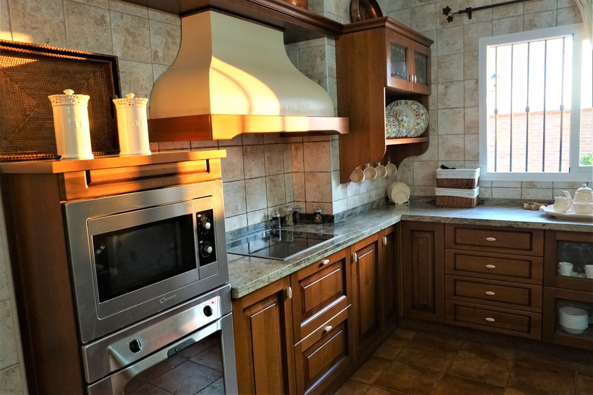 Se vende Villa - Chalet de 5 dormitorios en Costa Del Sol East, Málaga, España