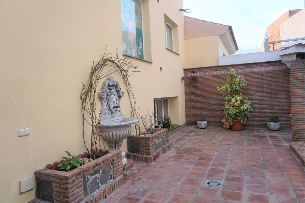 Se vende Villa - Chalet de 5 dormitorios en Costa Del Sol East, Málaga, España