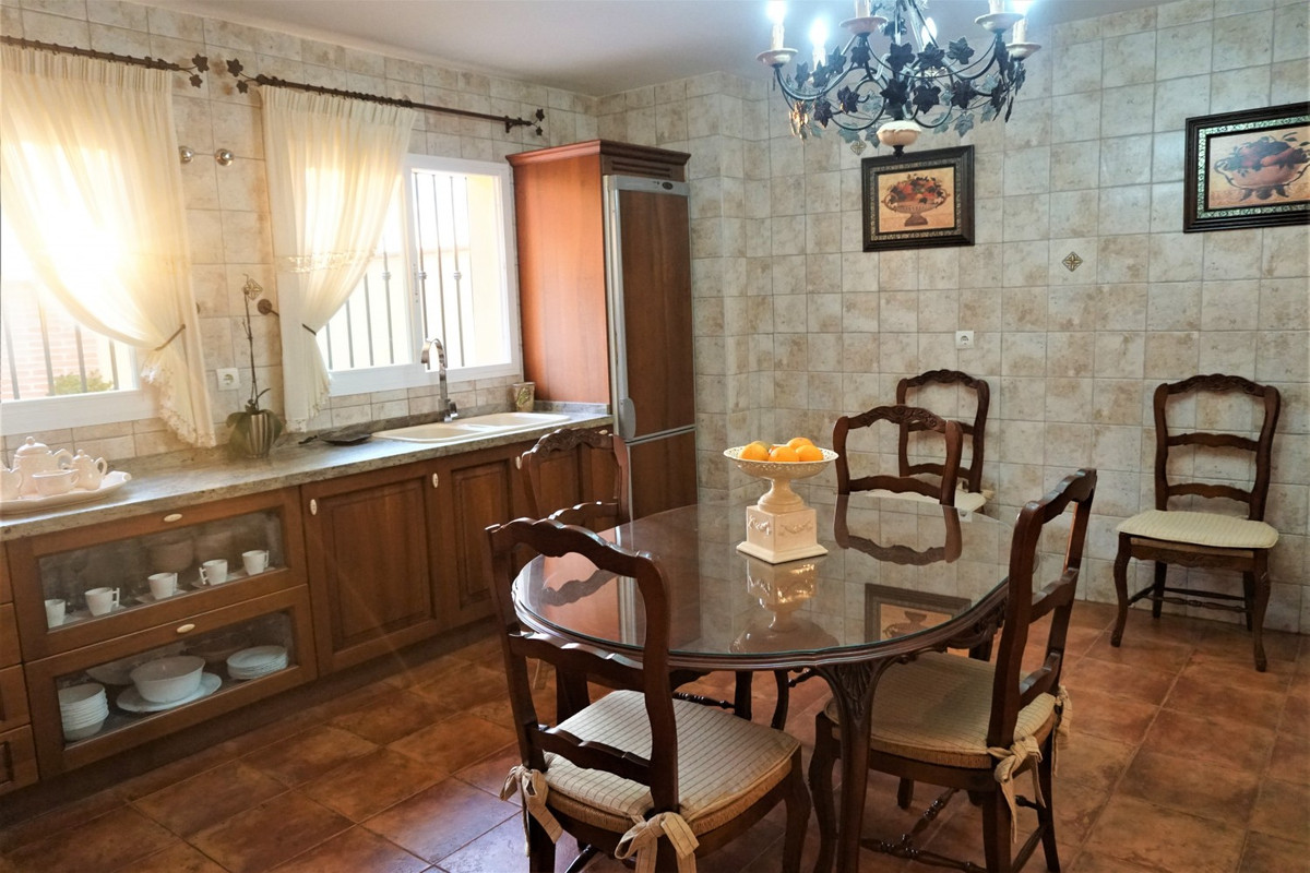 Se vende Villa - Chalet de 5 dormitorios en Costa Del Sol East, Málaga, España