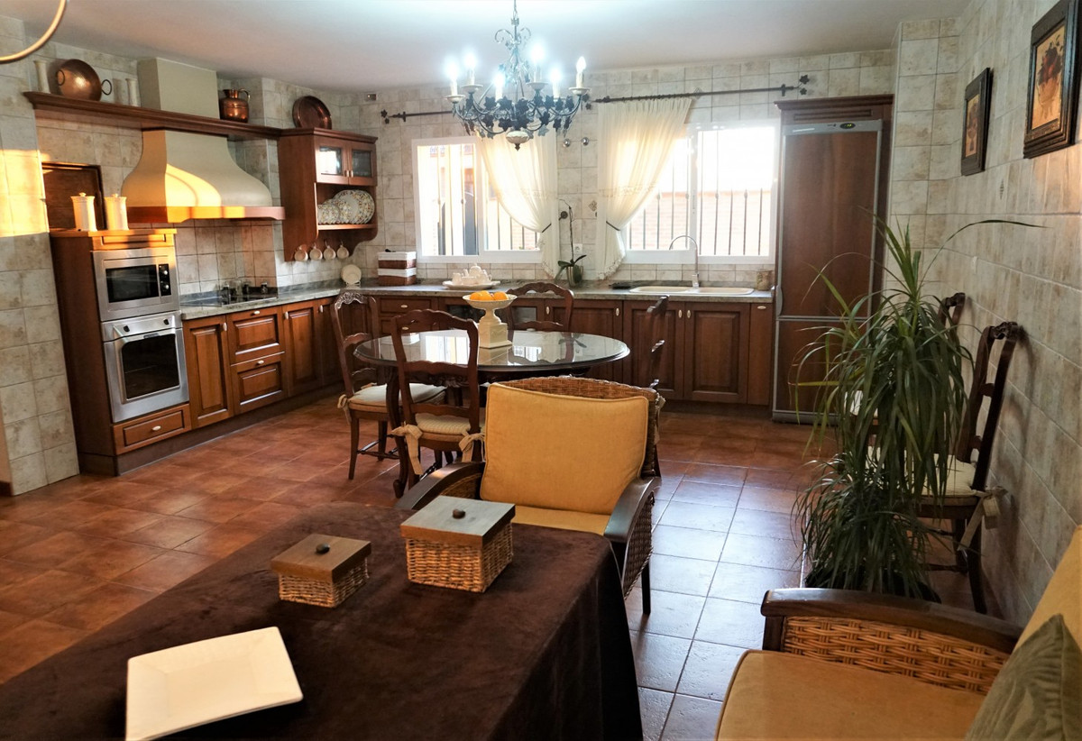 Se vende Villa - Chalet de 5 dormitorios en Costa Del Sol East, Málaga, España