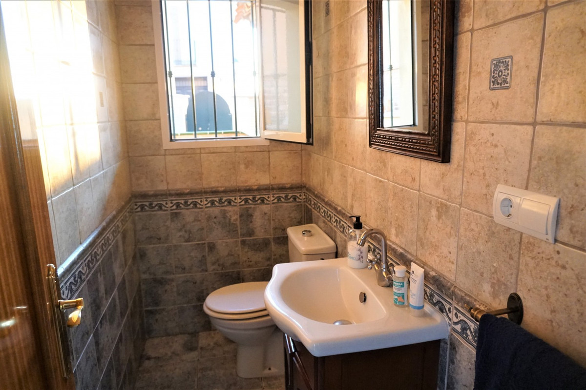 Se vende Villa - Chalet de 5 dormitorios en Costa Del Sol East, Málaga, España