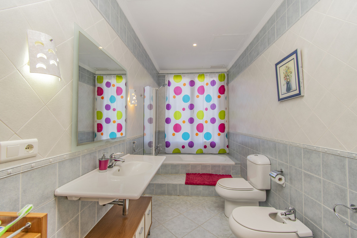 Se vende Villa - Chalet de 7 dormitorios en Costa Del Sol, Málaga, España
