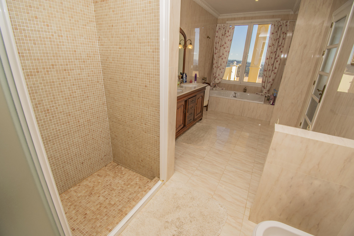 Se vende Villa - Chalet de 7 dormitorios en Costa Del Sol, Málaga, España