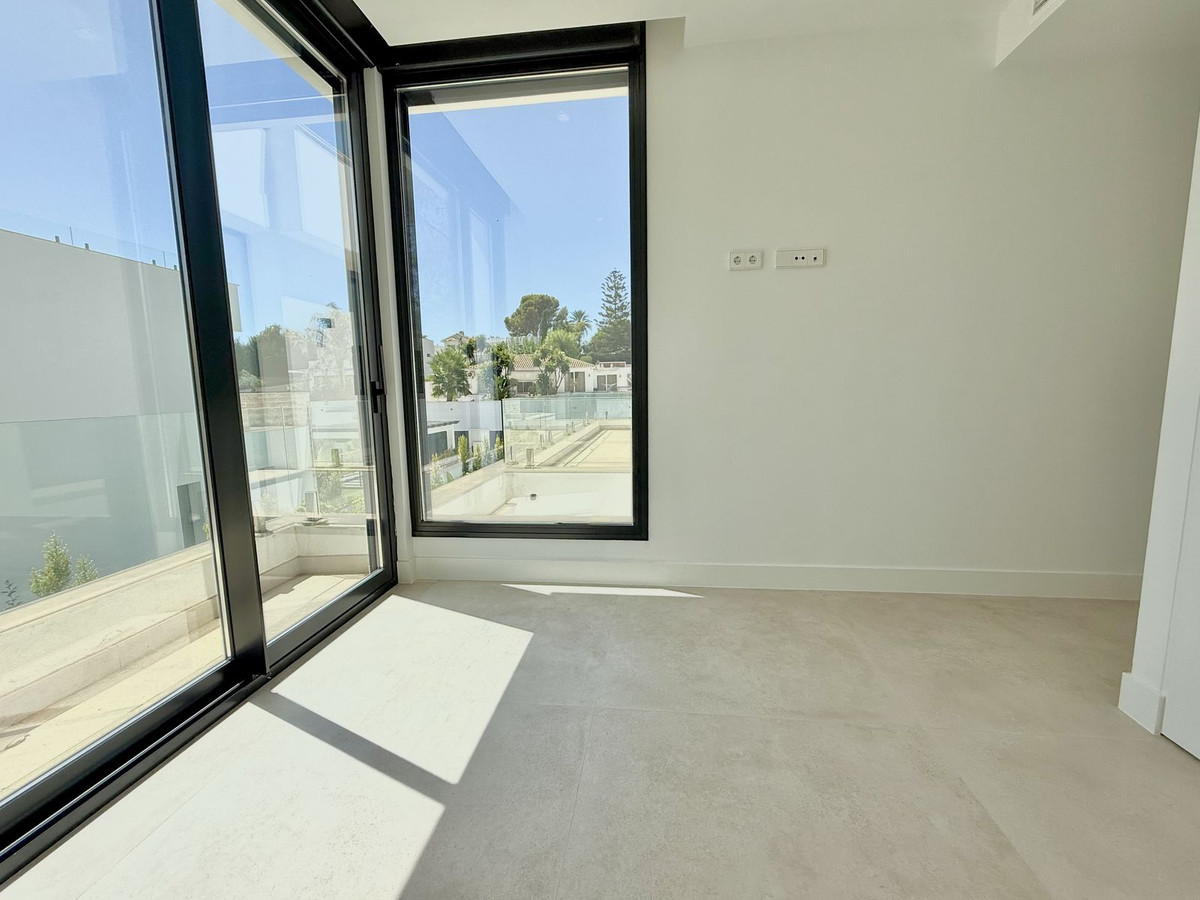6 Bed Townhouse for sale in New Golden Mile Costa Del Sol, Málaga, Spain