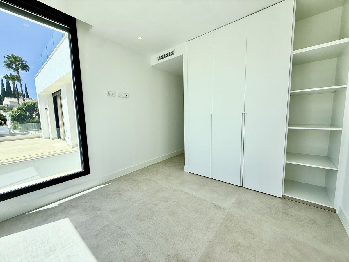 6 Bed Townhouse for sale in New Golden Mile Costa Del Sol, Málaga, Spain