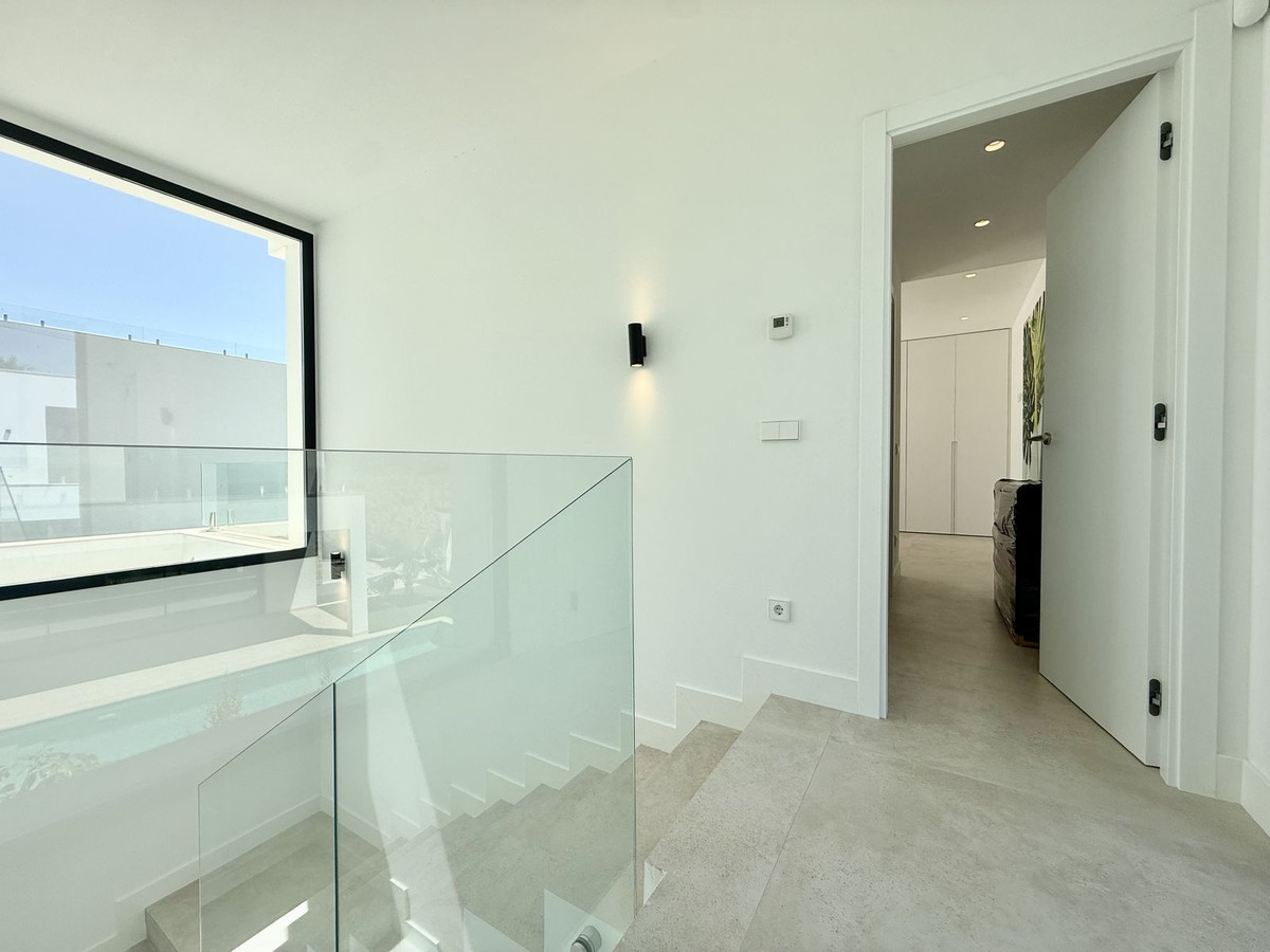 6 Bed Townhouse for sale in New Golden Mile Costa Del Sol, Málaga, Spain