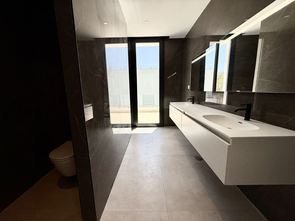 6 Bed Townhouse for sale in New Golden Mile Costa Del Sol, Málaga, Spain