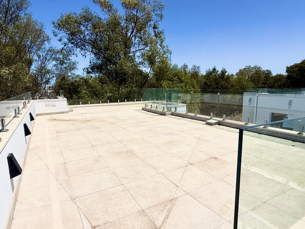 6 Bed Townhouse for sale in New Golden Mile Costa Del Sol, Málaga, Spain