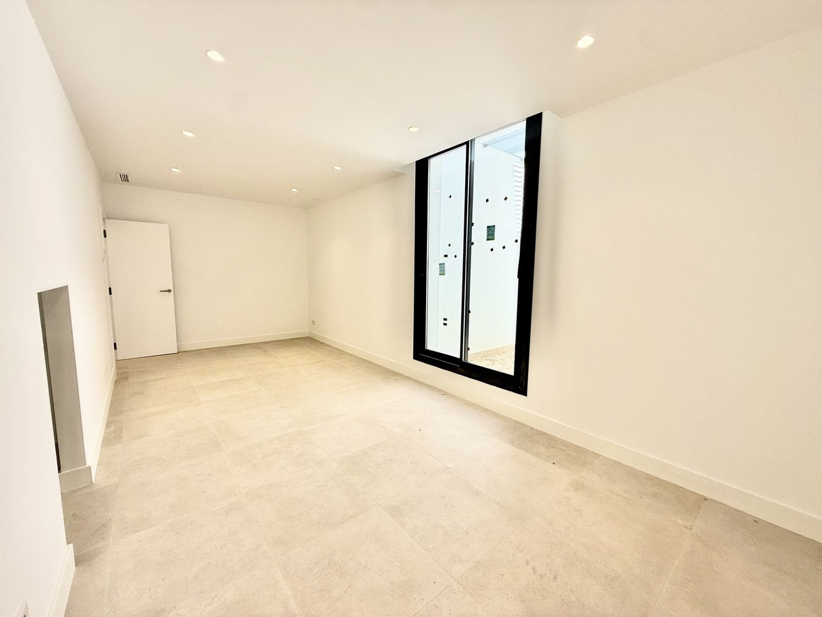 6 Bed Townhouse for sale in New Golden Mile Costa Del Sol, Málaga, Spain