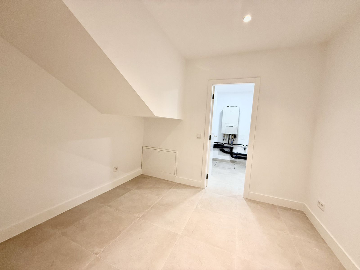 6 Bed Townhouse for sale in New Golden Mile Costa Del Sol, Málaga, Spain