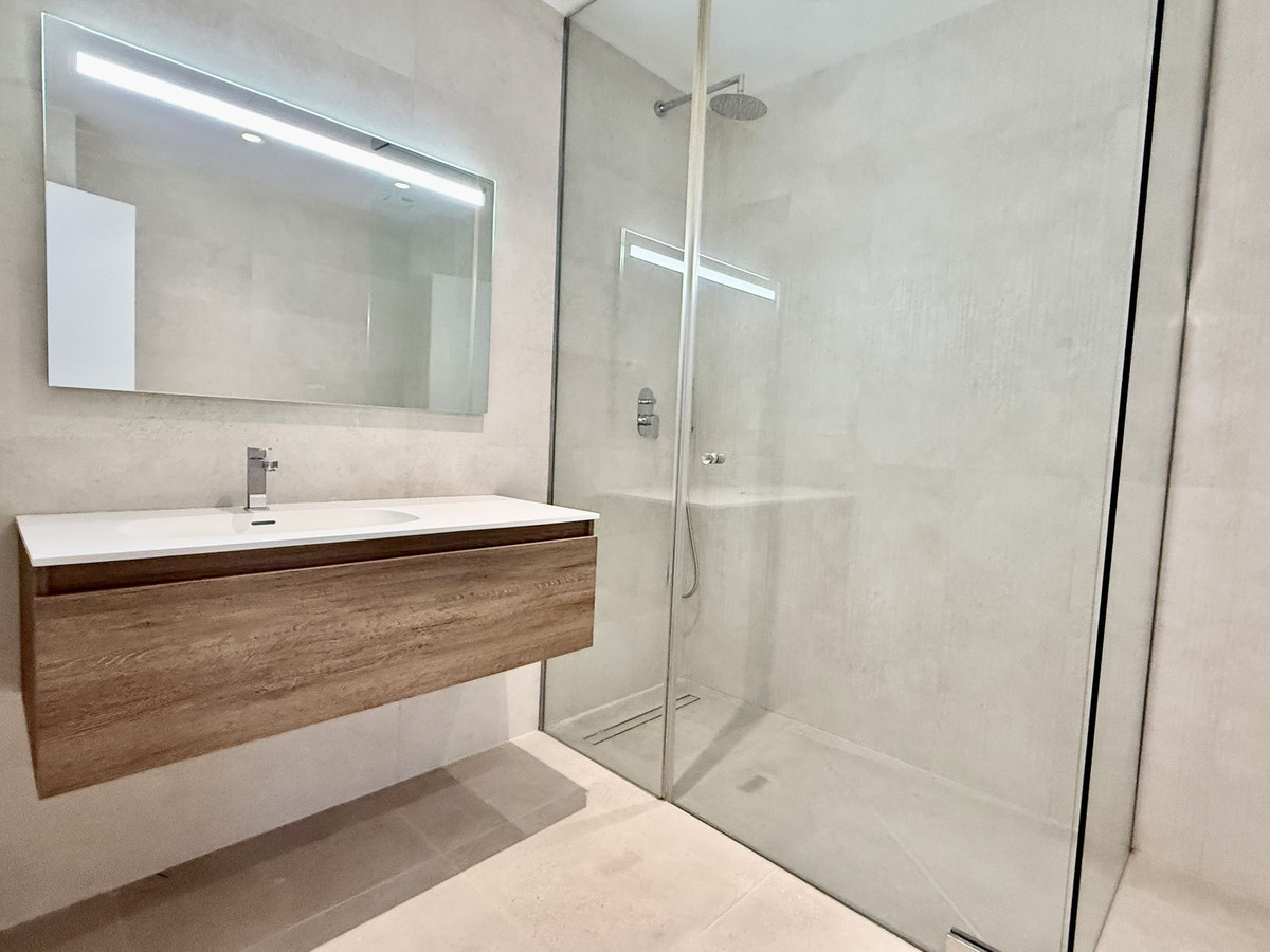 6 Bed Townhouse for sale in New Golden Mile Costa Del Sol, Málaga, Spain