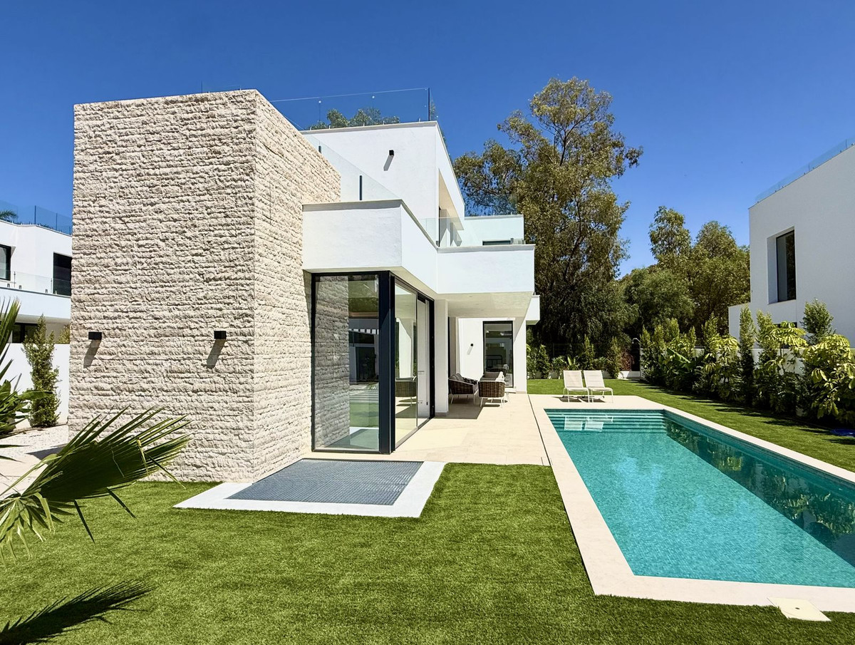 6 Bed Townhouse for sale in New Golden Mile Costa Del Sol, Málaga, Spain