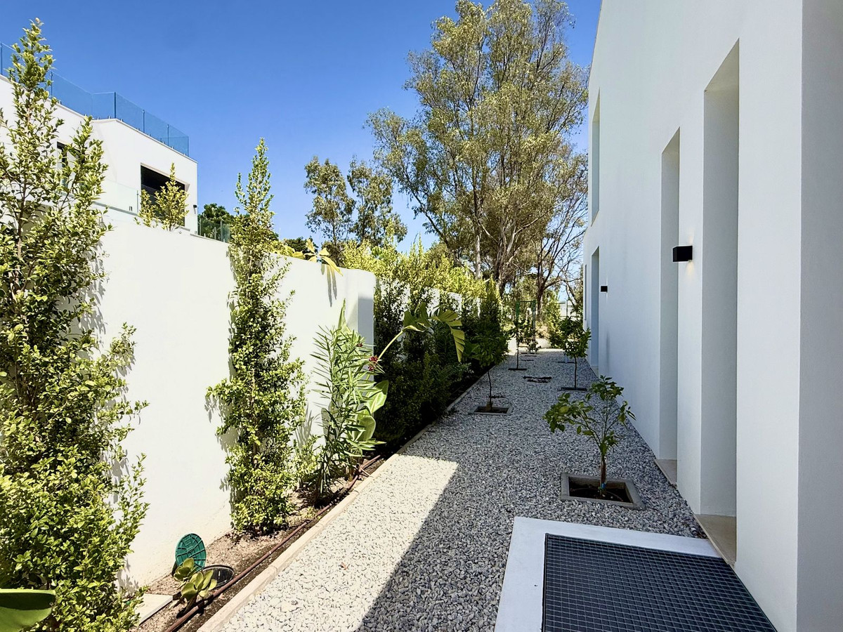 6 Bed Townhouse for sale in New Golden Mile Costa Del Sol, Málaga, Spain