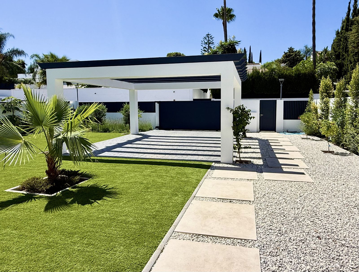 6 Bed Townhouse for sale in New Golden Mile Costa Del Sol, Málaga, Spain
