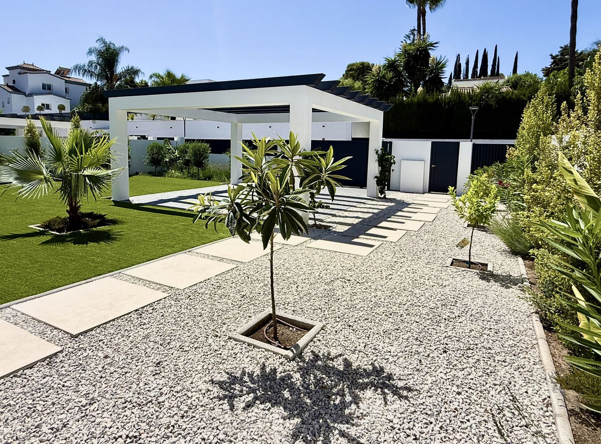 6 Bed Townhouse for sale in New Golden Mile Costa Del Sol, Málaga, Spain