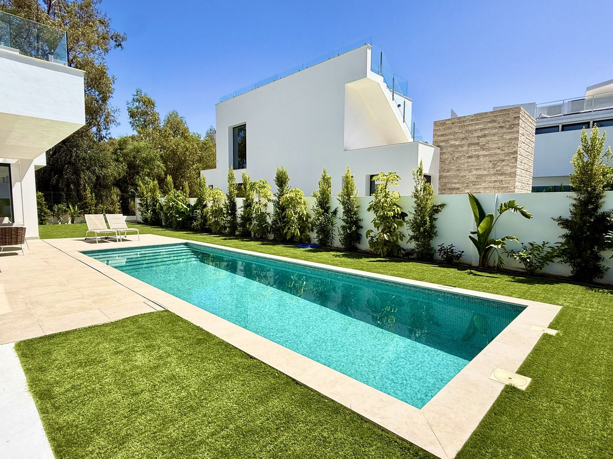 6 Bed Townhouse for sale in New Golden Mile Costa Del Sol, Málaga, Spain