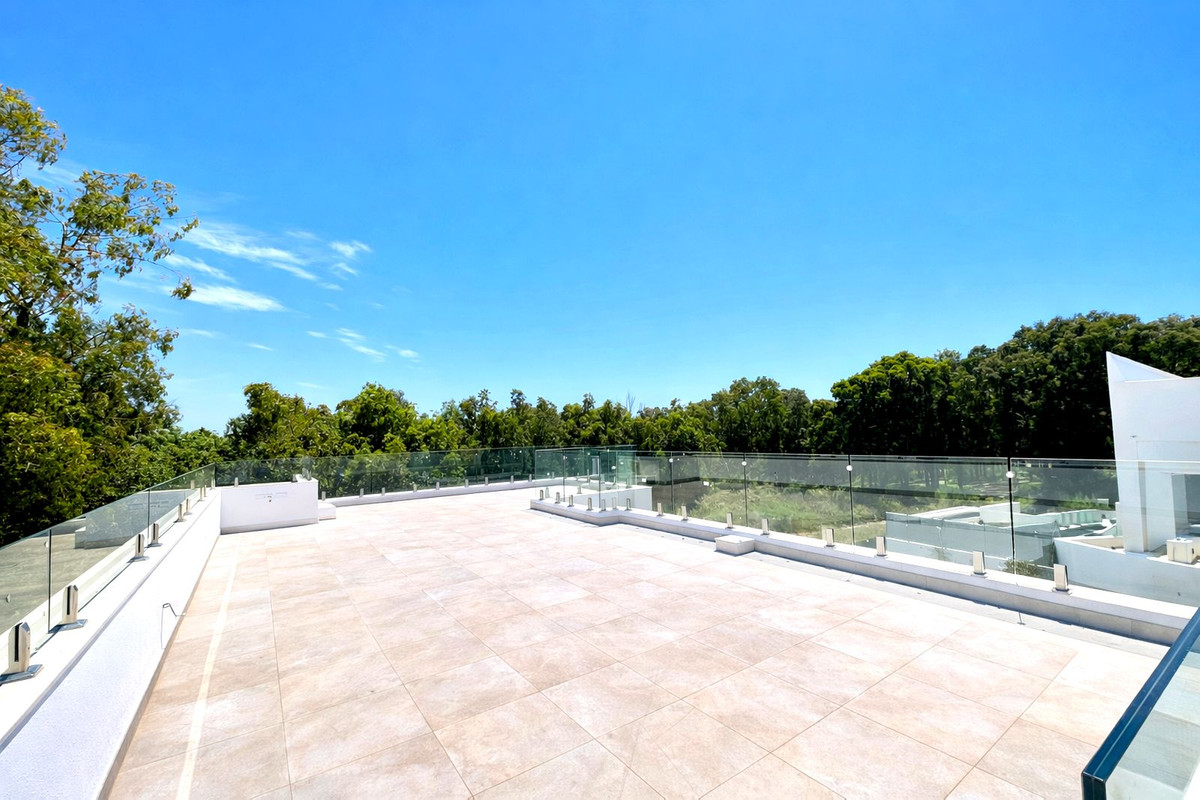 6 Bed Townhouse for sale in Atalaya Costa Del Sol, Málaga, Spain