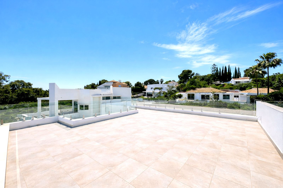 6 Bed Townhouse for sale in Atalaya Costa Del Sol, Málaga, Spain