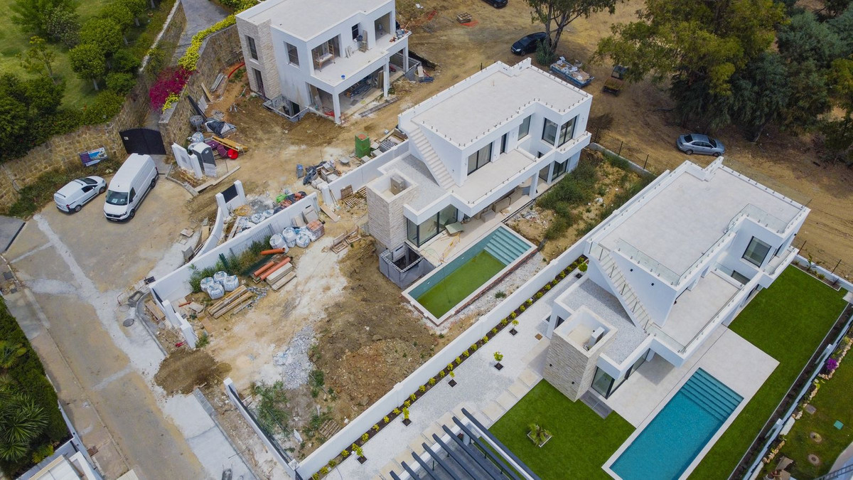 6 Bed Townhouse for sale in Atalaya Costa Del Sol, Málaga, Spain