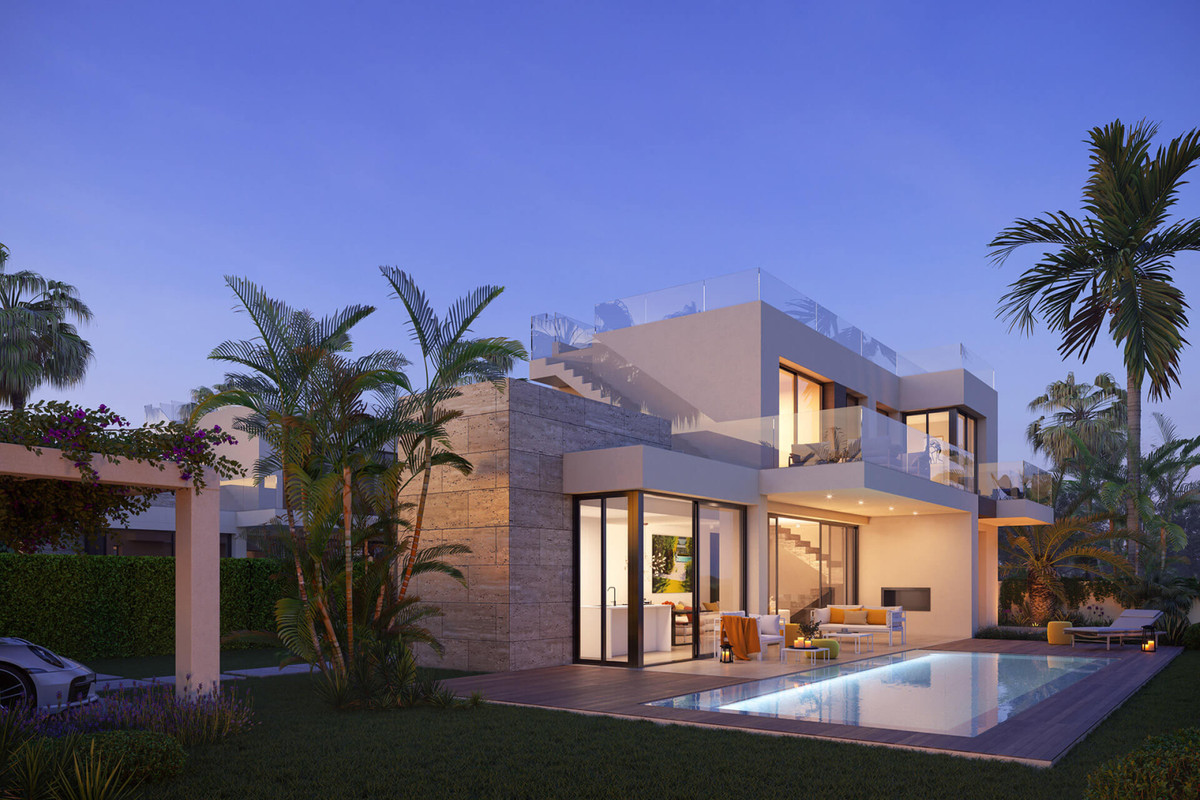 6 Bed Townhouse for sale in Atalaya Costa Del Sol, Málaga, Spain