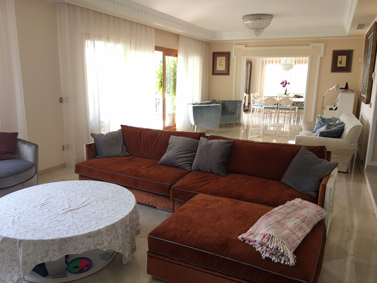 Se vende Villa - Chalet de 5 dormitorios en Costa Del Sol, Málaga, España