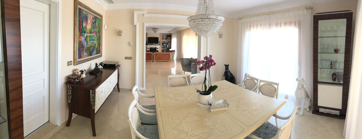 Se vende Villa - Chalet de 5 dormitorios en Costa Del Sol, Málaga, España