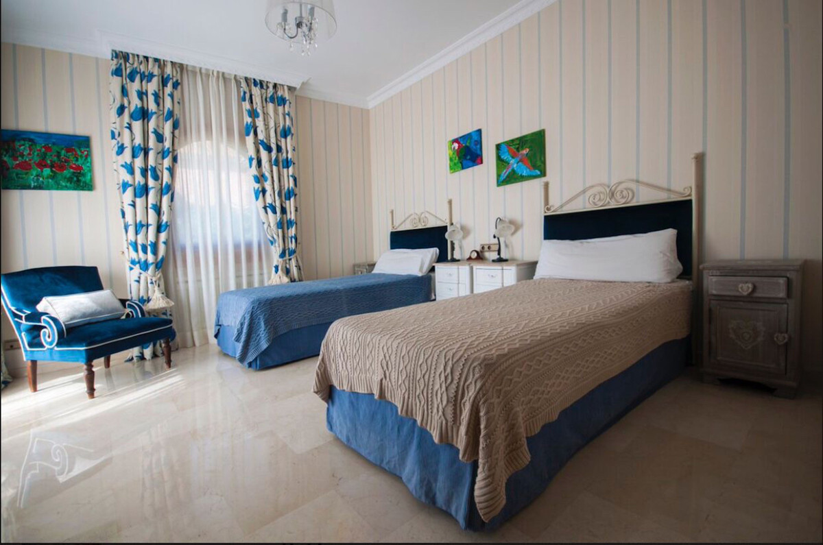 Se vende Villa - Chalet de 5 dormitorios en Costa Del Sol, Málaga, España