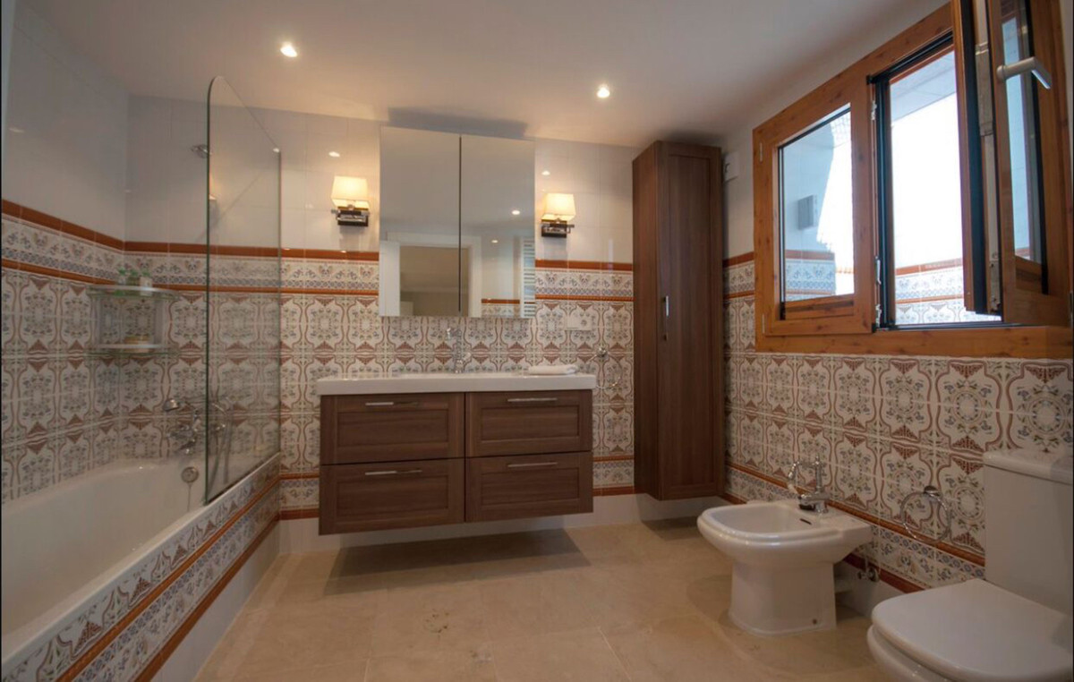 Se vende Villa - Chalet de 5 dormitorios en Costa Del Sol, Málaga, España