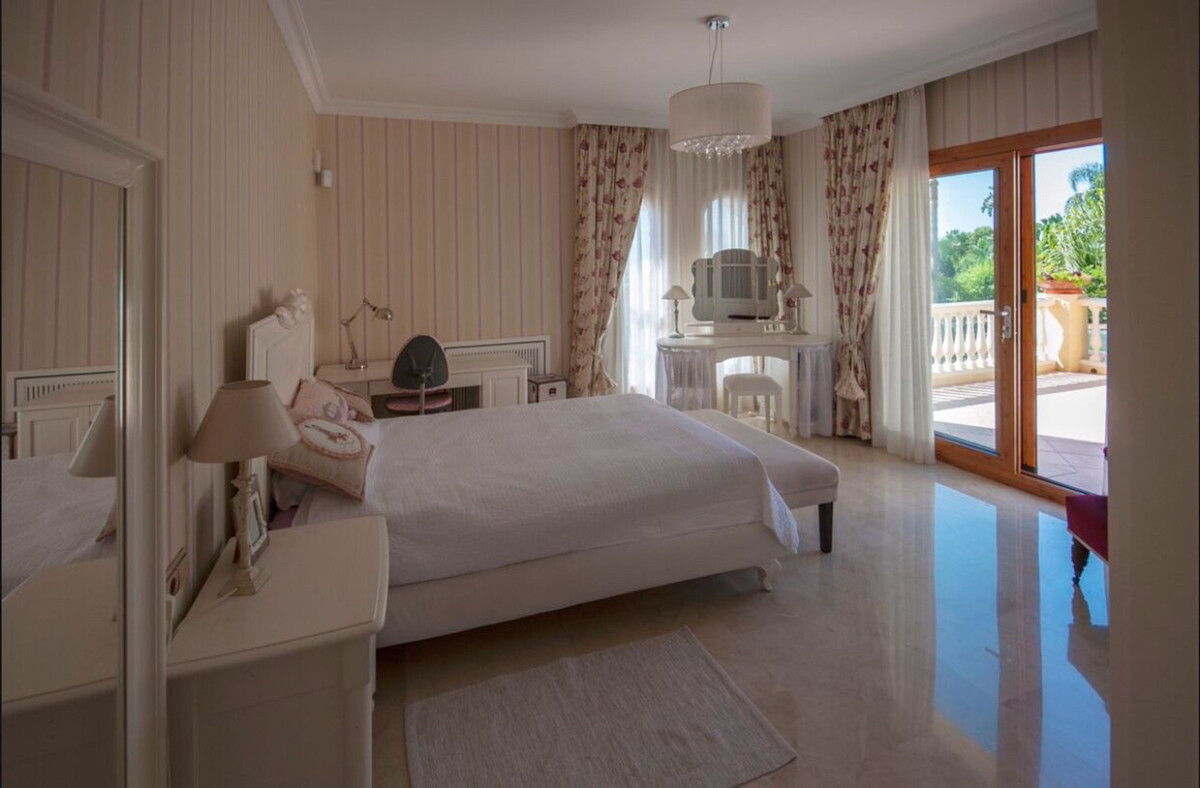 Se vende Villa - Chalet de 5 dormitorios en Costa Del Sol, Málaga, España