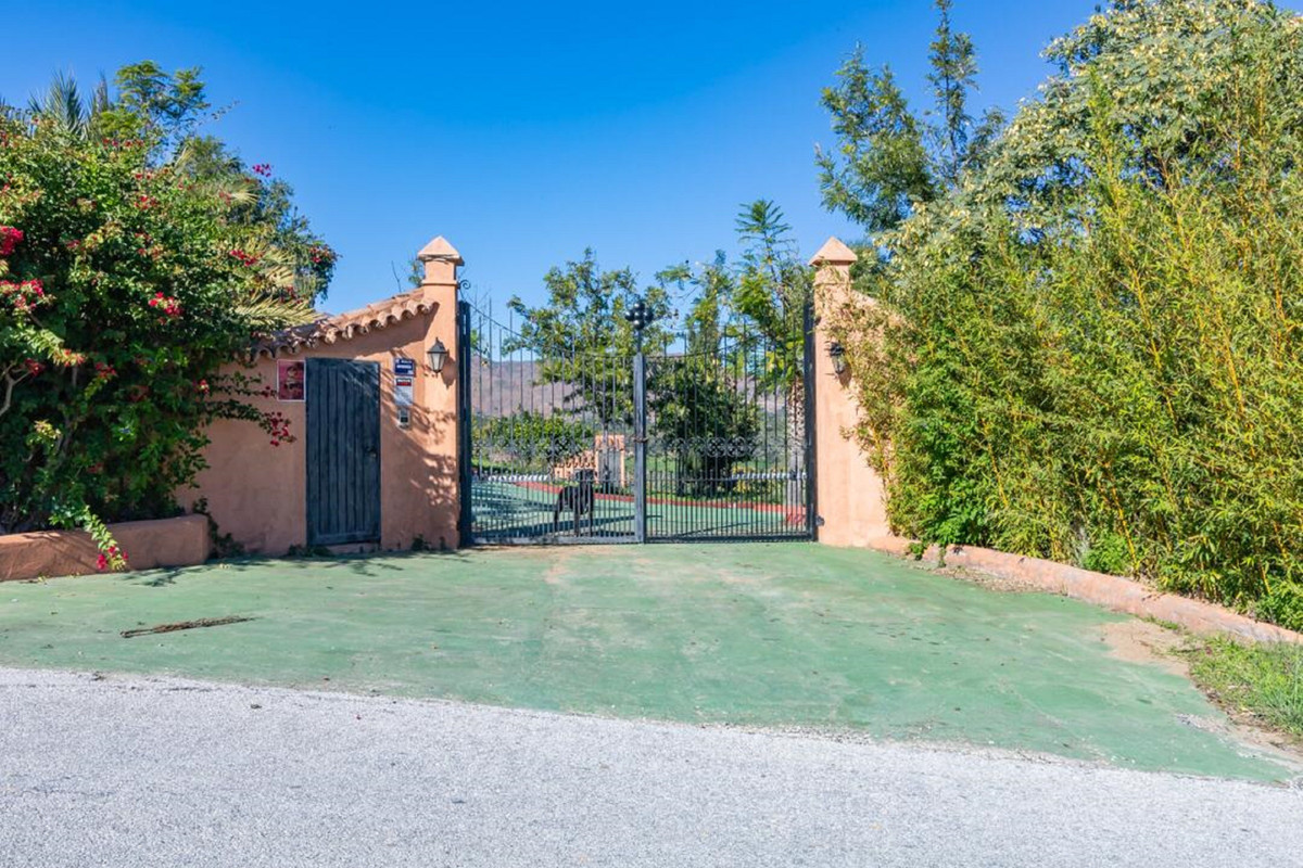 5 Bed Townhouse for sale in Mijas Costa Del Sol, Málaga, Spain