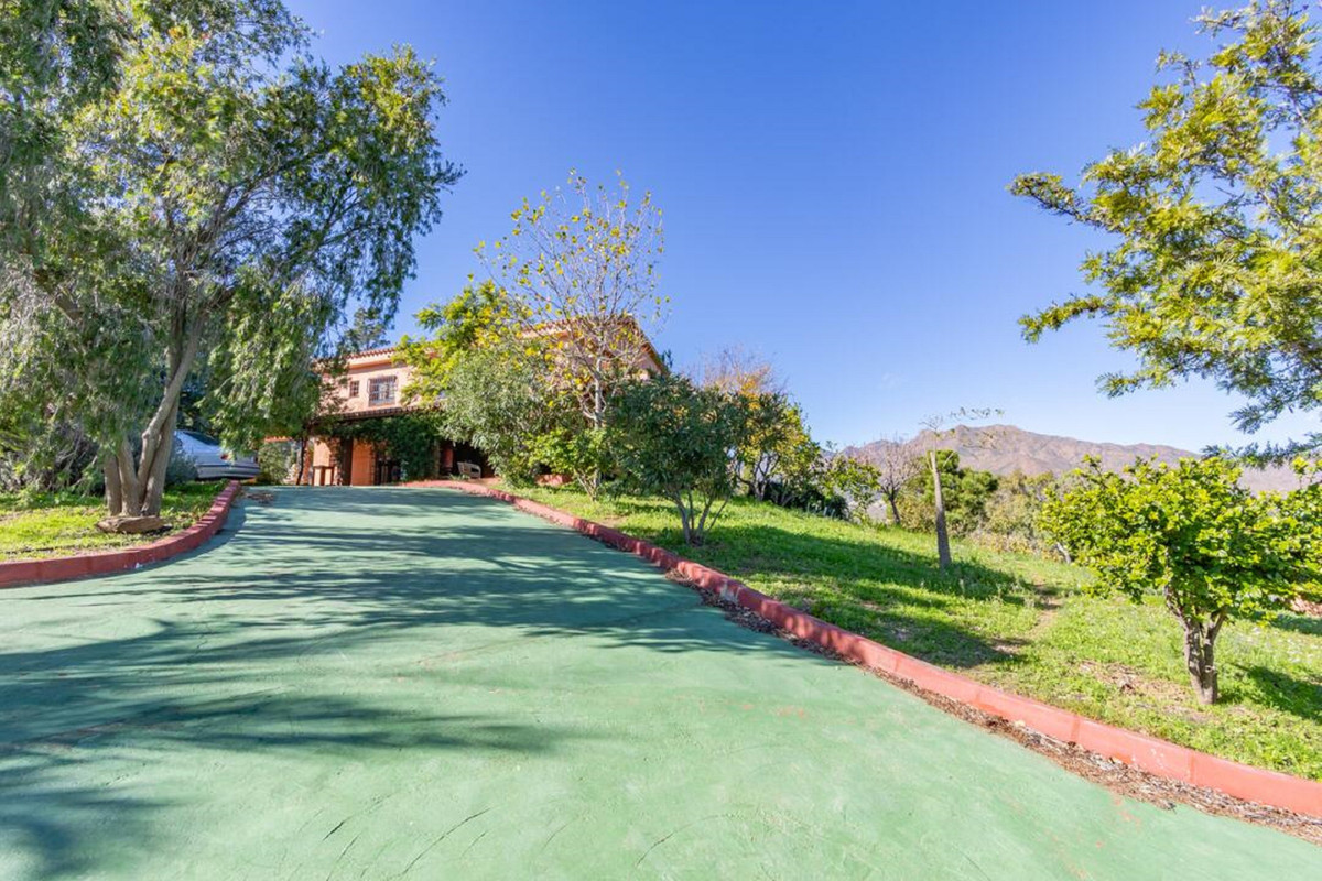 5 Bed Townhouse for sale in Mijas Costa Del Sol, Málaga, Spain