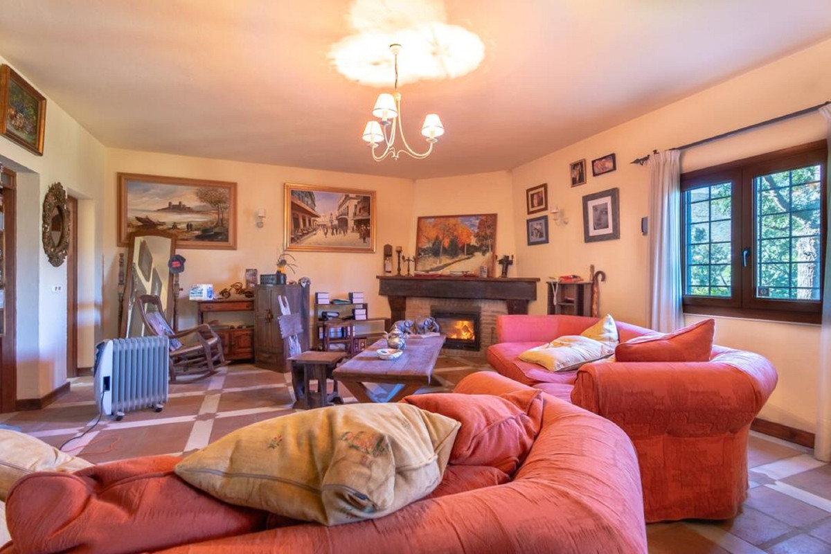 5 Bed Townhouse for sale in Mijas Costa Del Sol, Málaga, Spain