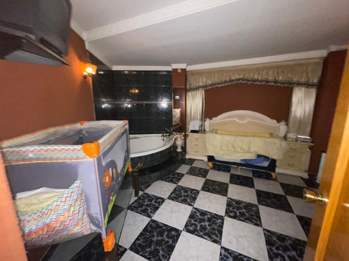 Se vende Hotel de 16 dormitorios en Costa Del Sol, Málaga, España