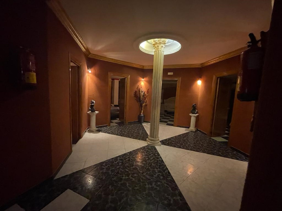 Se vende Hotel de 16 dormitorios en Costa Del Sol, Málaga, España