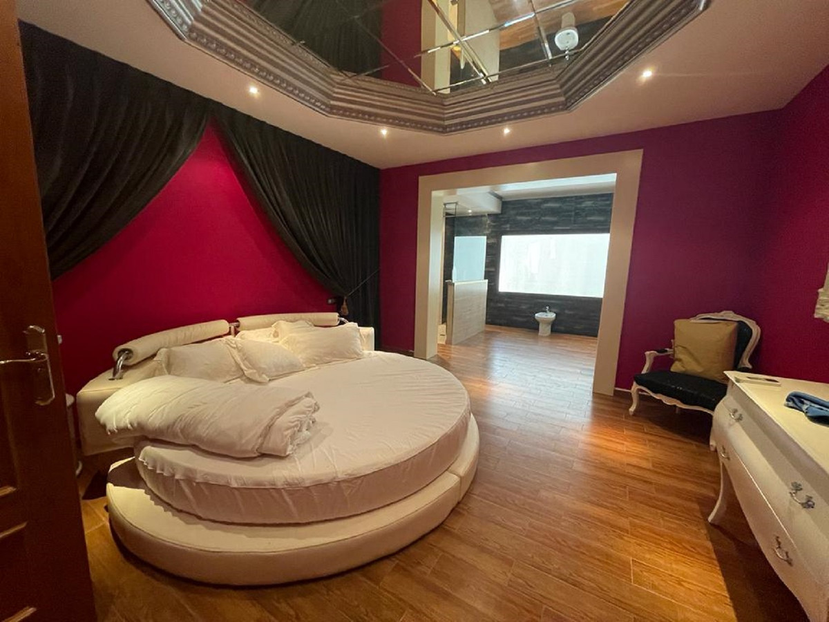 Se vende Hotel de 16 dormitorios en Costa Del Sol, Málaga, España