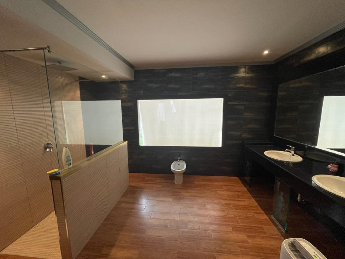 Se vende Hotel de 16 dormitorios en Costa Del Sol, Málaga, España