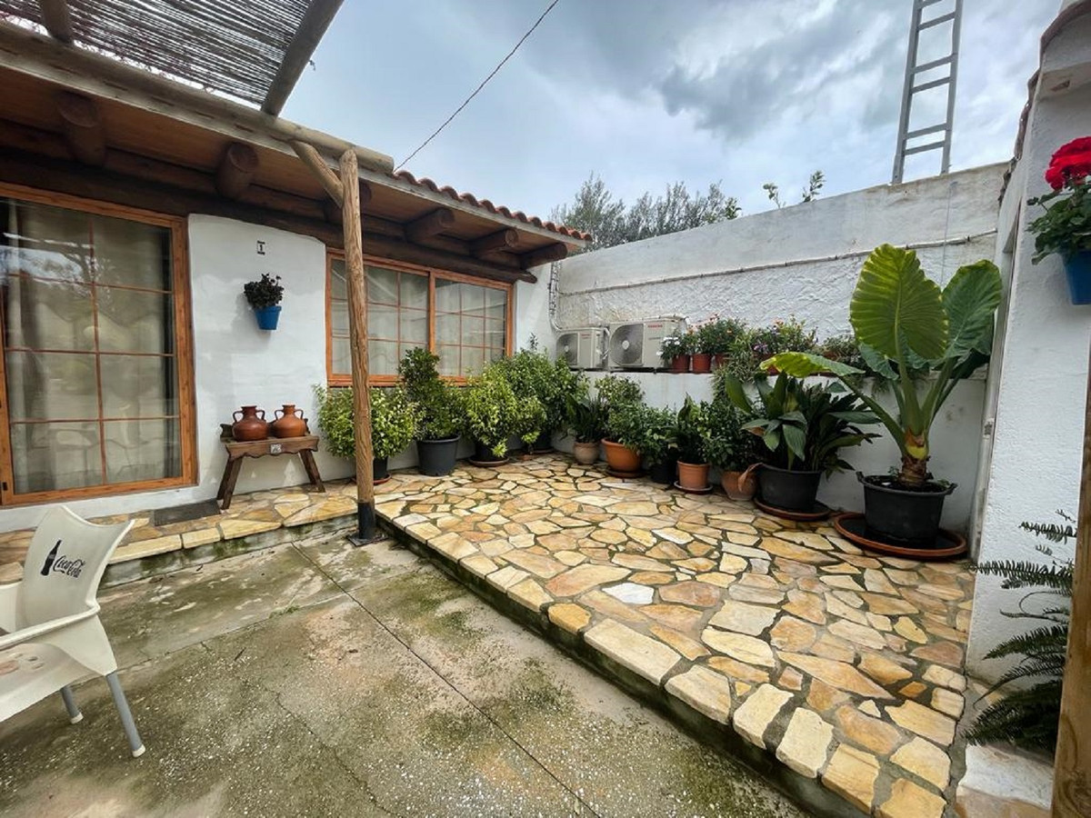 Se vende Hotel de 16 dormitorios en Costa Del Sol, Málaga, España