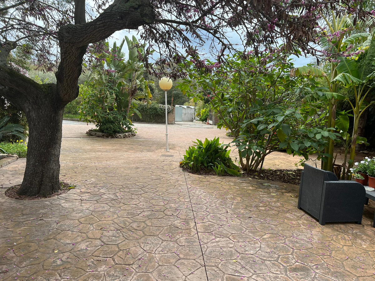Se vende Hotel de 16 dormitorios en Costa Del Sol, Málaga, España