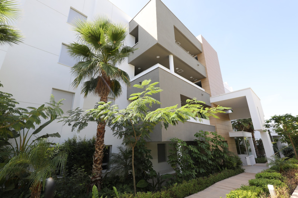 3 Bed Apartment for sale in Nueva Andalucía Costa Del Sol, Málaga, Spain